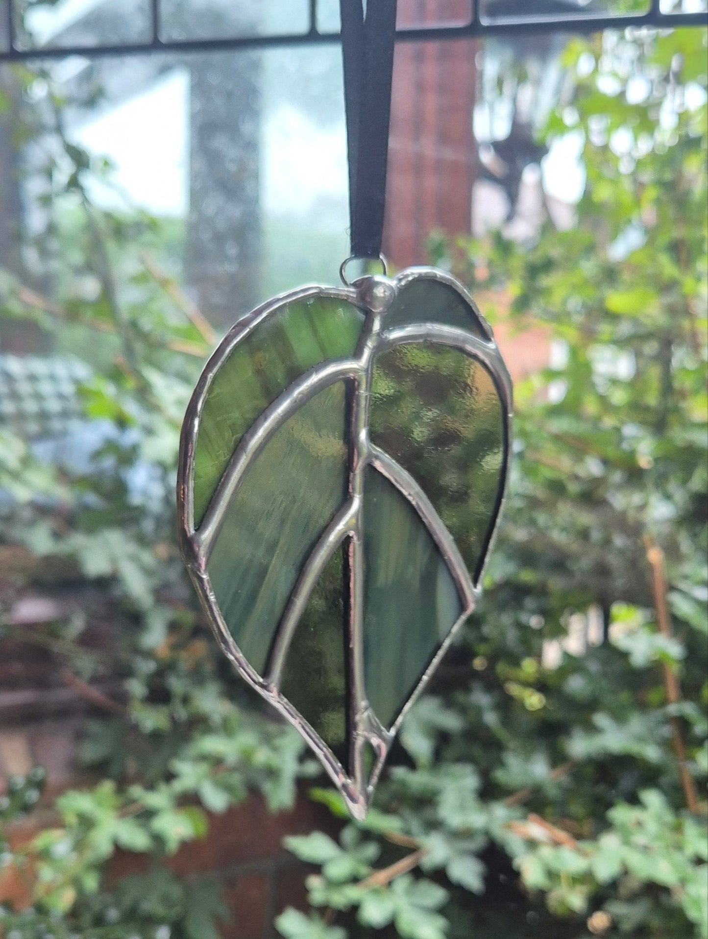 Leaf Olive Green Suncatcher Small