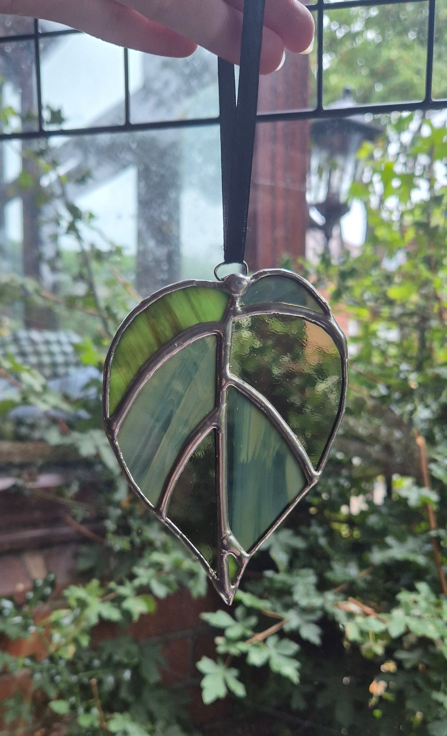 Leaf Olive Green Suncatcher Small