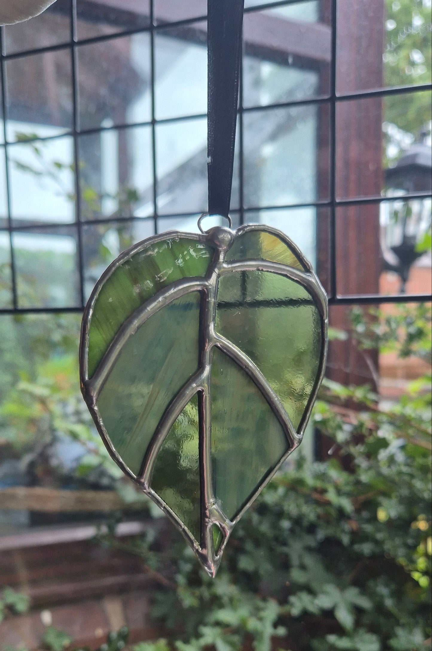 Leaf Olive Green Suncatcher Small