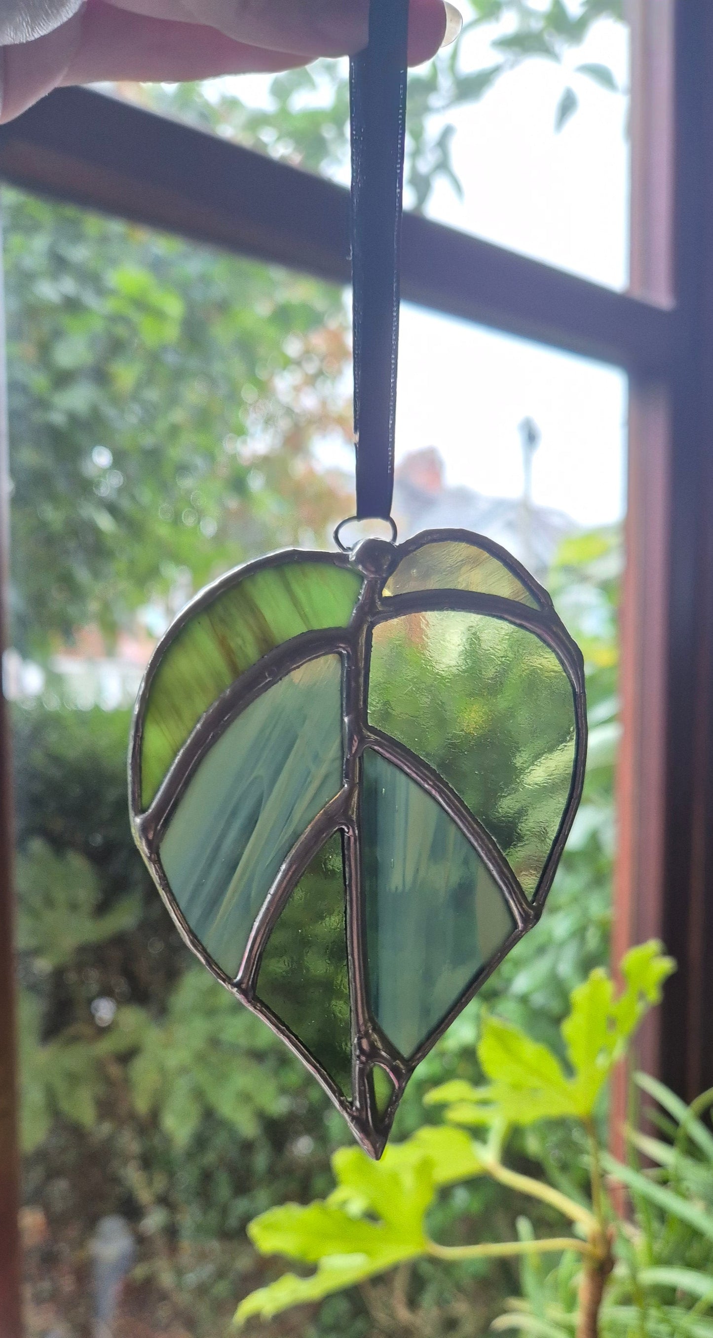 Leaf Olive Green Suncatcher Small