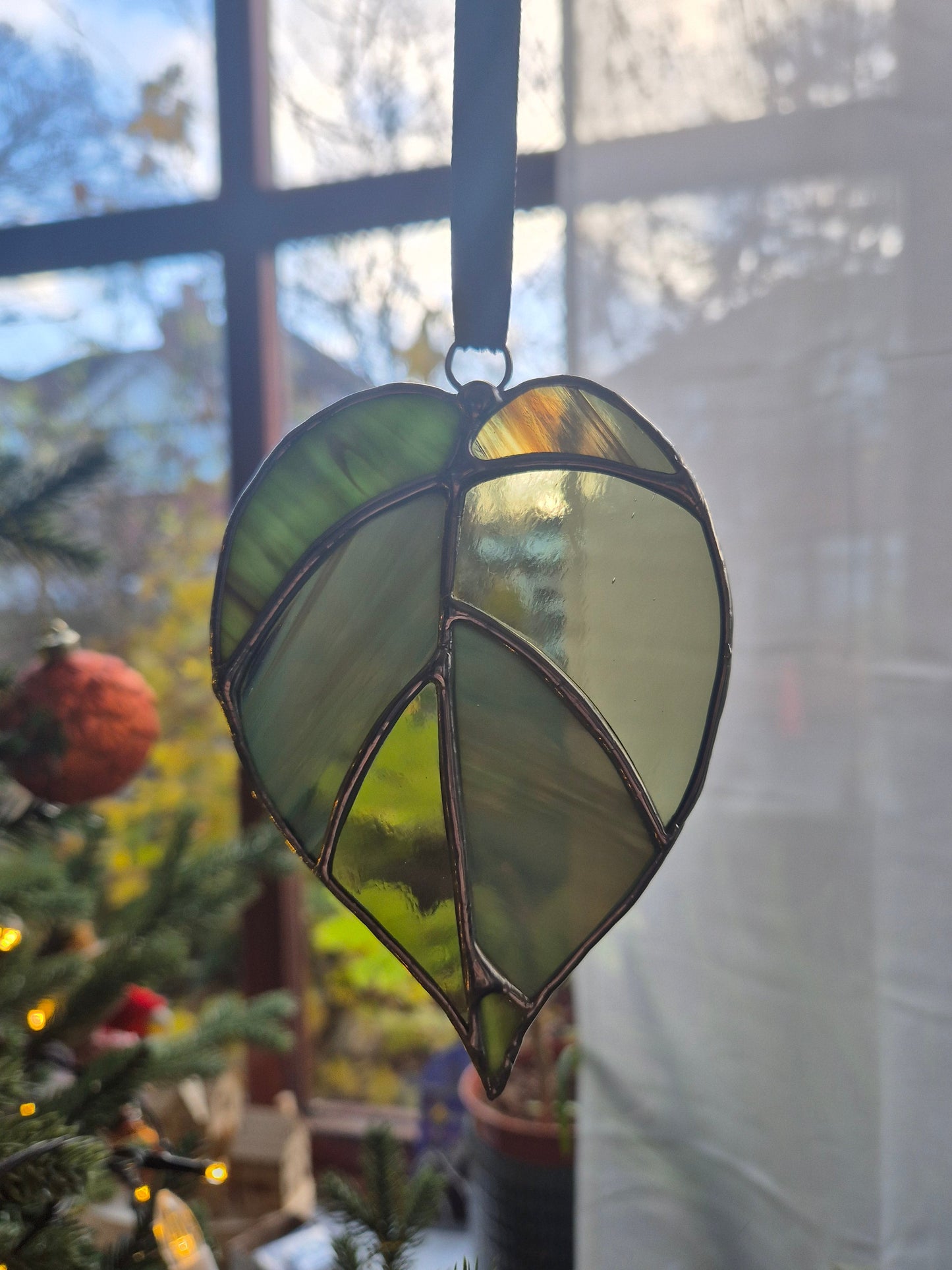 Leaf Olive Green Suncatcher Small