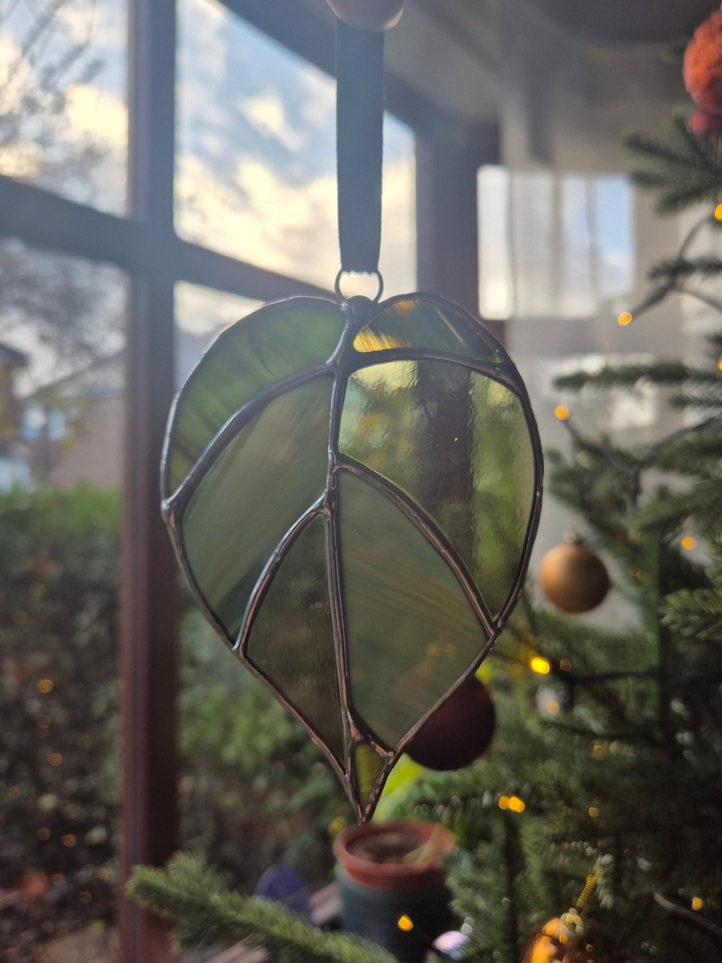 Leaf Olive Green Suncatcher Small