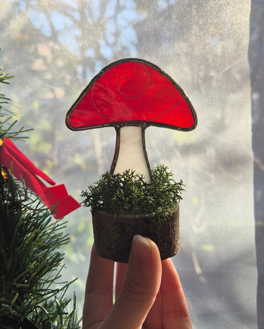 Mushroom - Small Red Standing