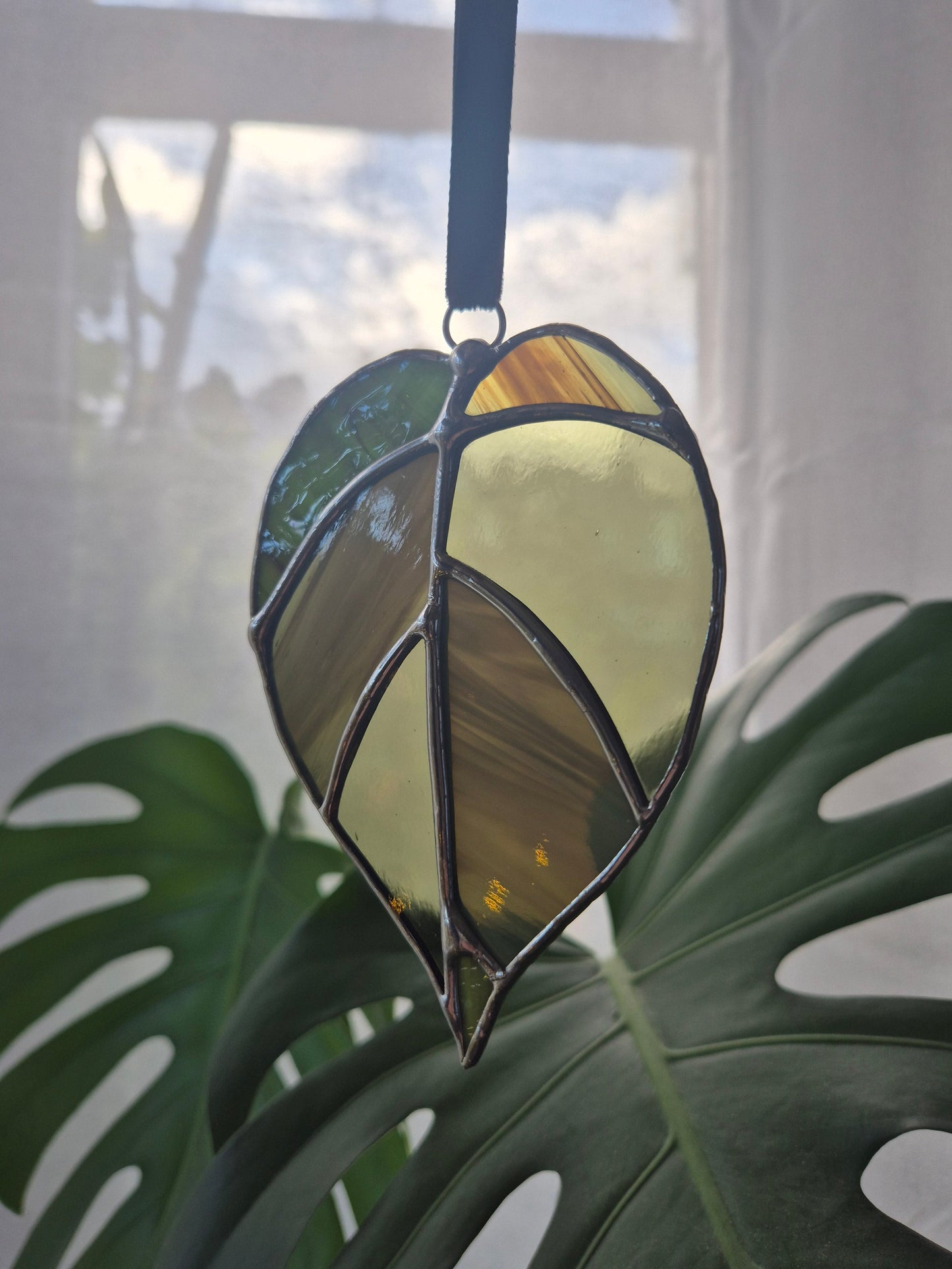 Leaf Olive Green Suncatcher Small